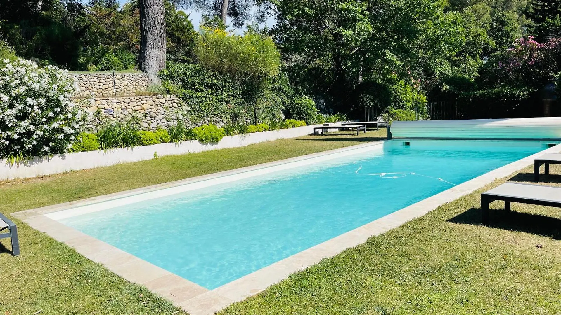 Exclusif Appart Piscine Chauffee De Luxe 10 Min Centre Aixenpc Belvoir Sissi Aix-en-Provence 0*,  France
